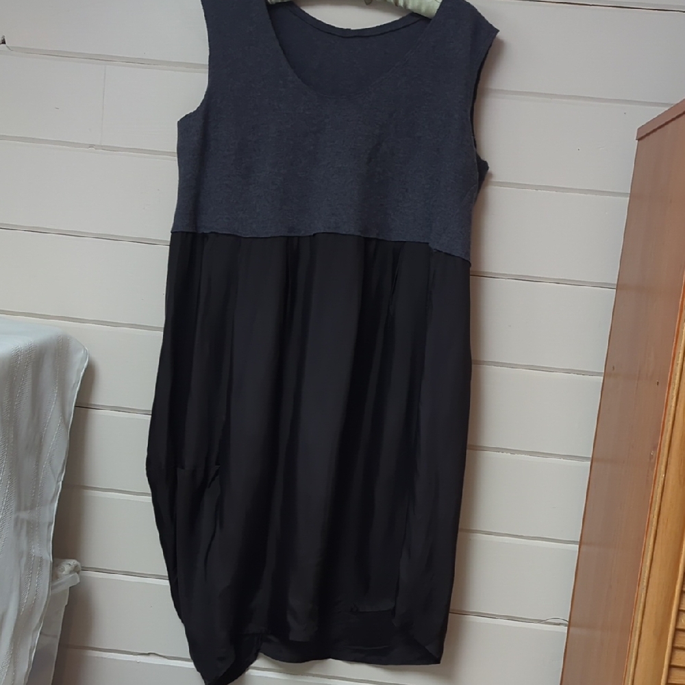Chic Two-Tone Women's Midi Dress ( M/L according to measurements)